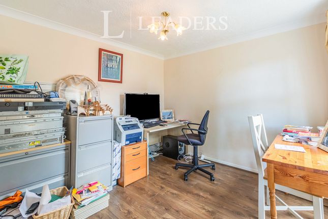 18, Mayfield Gardens, Walton-on-Thames photo 3