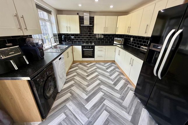 7, Sandfield Road, Bradford photo 3