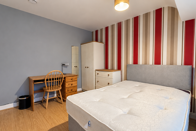 28 Kendal Drive, Slough photo 2