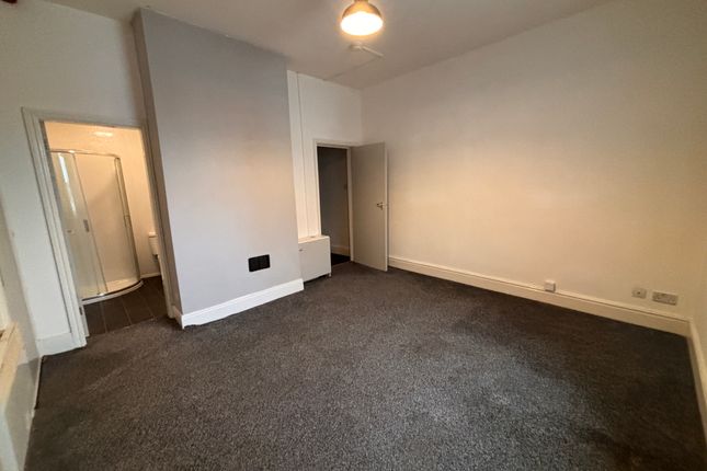 Thumbnail Flat to rent in Park Road, Blackpool