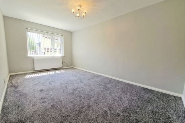 5 Heywood Gardens, Manchester photo 2
