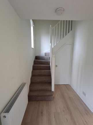 24 Fidler Place, Bushey photo 4