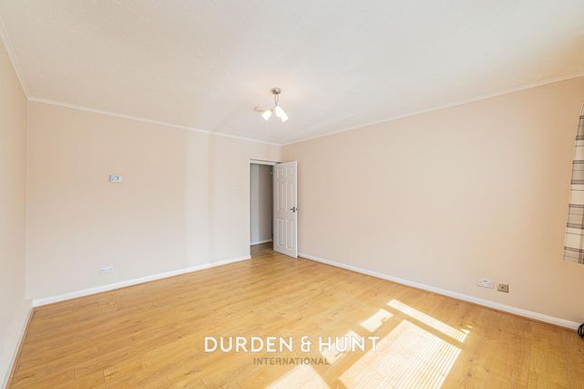 7 Canterbury Court Crow Green Road, Brentwood photo 3