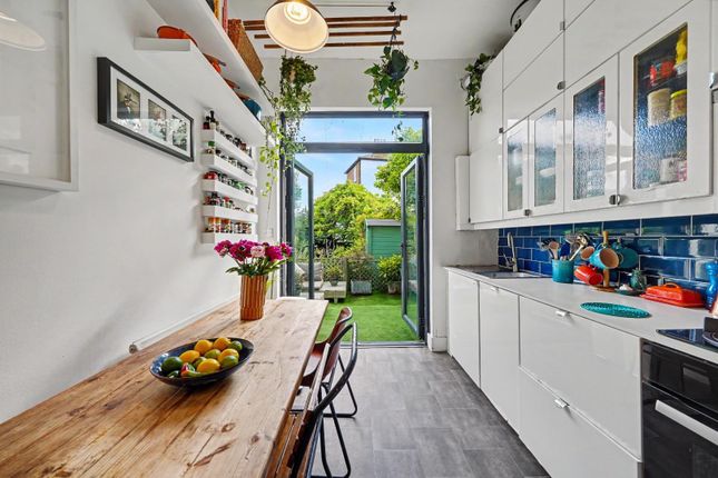 10A, Graham Road, London photo 3