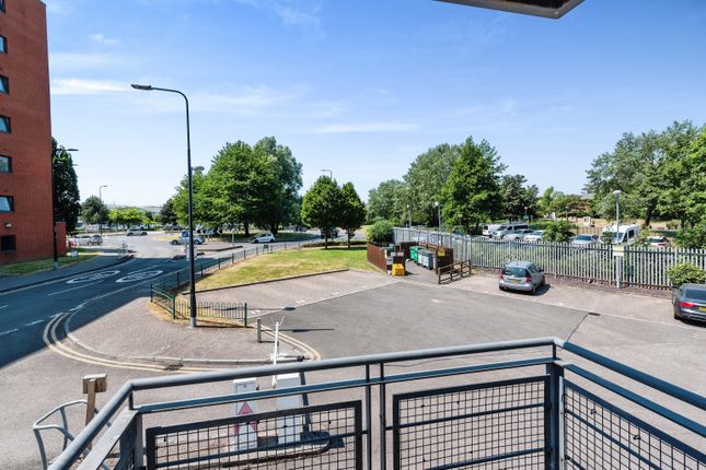 Thumbnail Flat for sale in Galleon Way, Cardiff