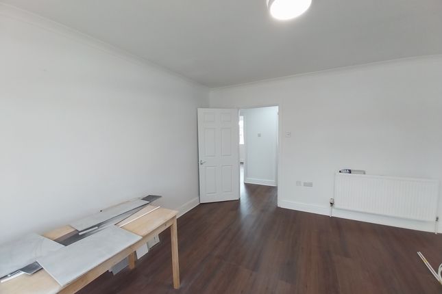 Flat 4, Beech House, Derley Road photo 3
