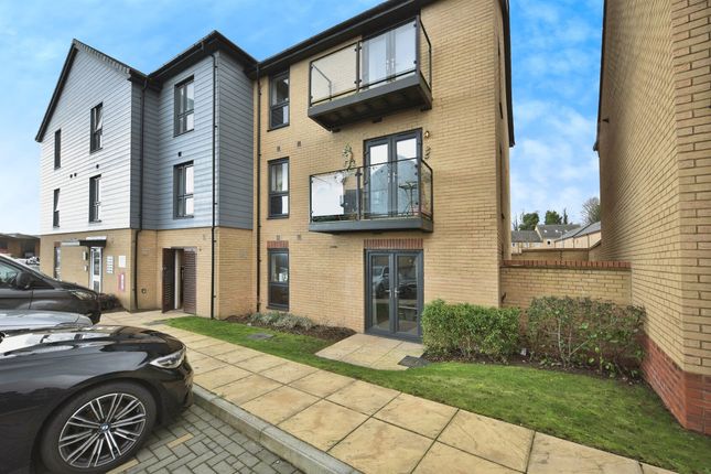 Thumbnail Flat for sale in Lywood Drive, Sittingbourne
