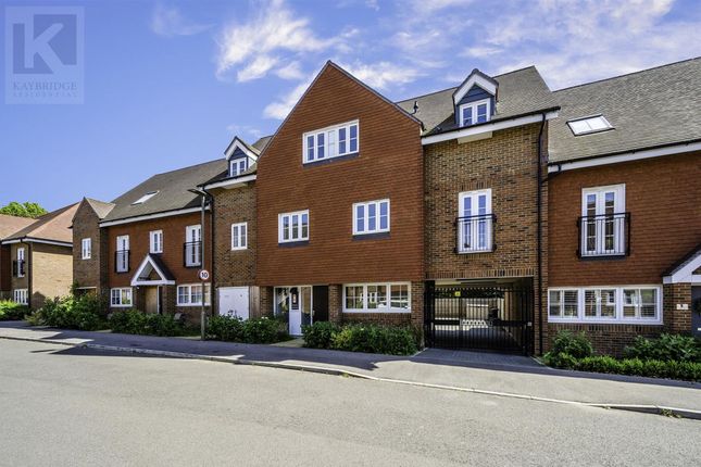 Thumbnail Flat for sale in Dover Road, Tadworth