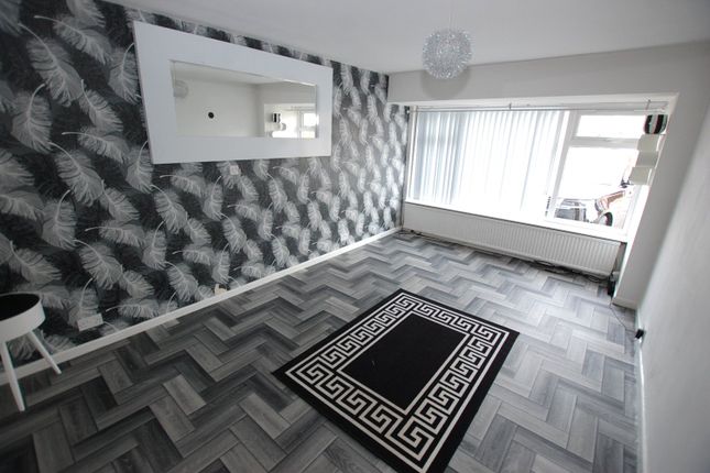 25, Carlisle Crescent, Greater Manchester photo 4