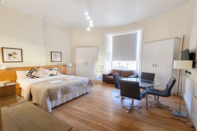 Flat 5, 91, Gloucester Place, London photo 2