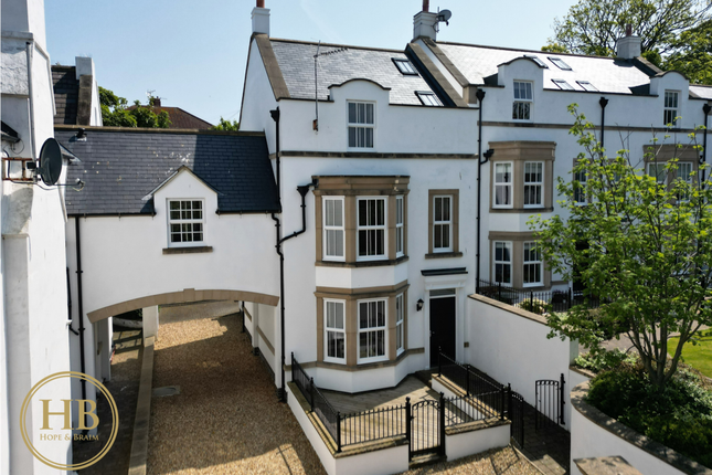 Town house for sale in Spital Bridge, Whitby