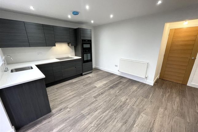 End terrace house to rent in Counterpool Road, Kingswood, Bristol