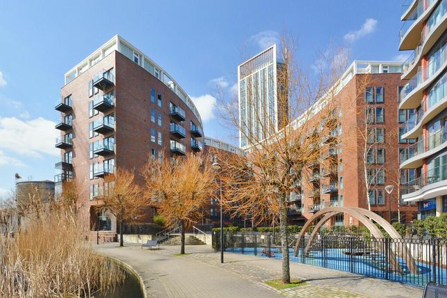 Flat for sale in Surrey Quays Road, London