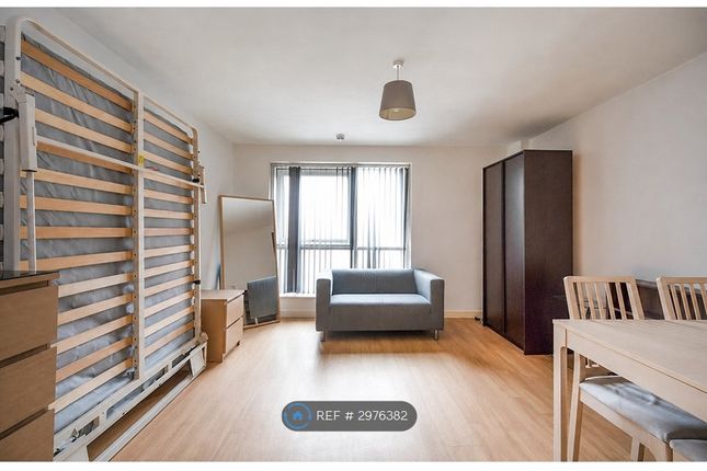 Studio flat on Flat, The Round House Gunwharf Quays, Portsmouth, £950/mo