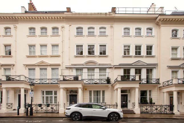 Thumbnail Flat for sale in Ennismore Gardens, London