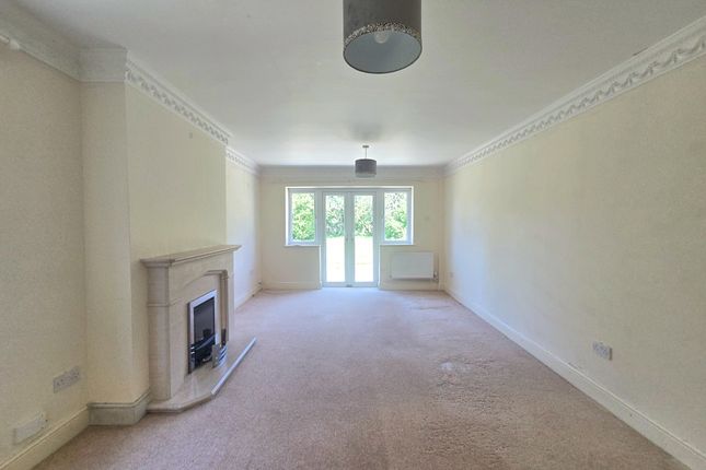 42, Wood Street, Ash Vale photo 4