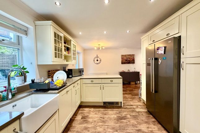 2, Alders Close, Edgware photo 2