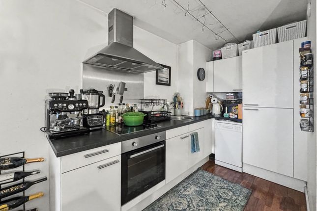 95 Cedar Court, Manchester photo 4