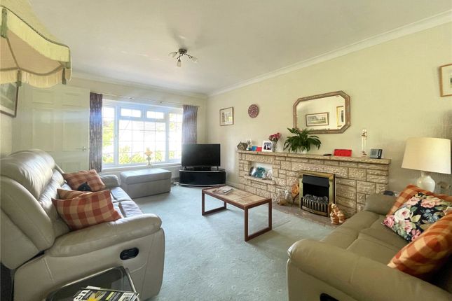 6, Meadow View, Cirencester photo 2