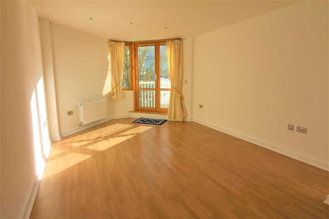 Flat to rent in The Crescent, Hanover Quay, Bristol