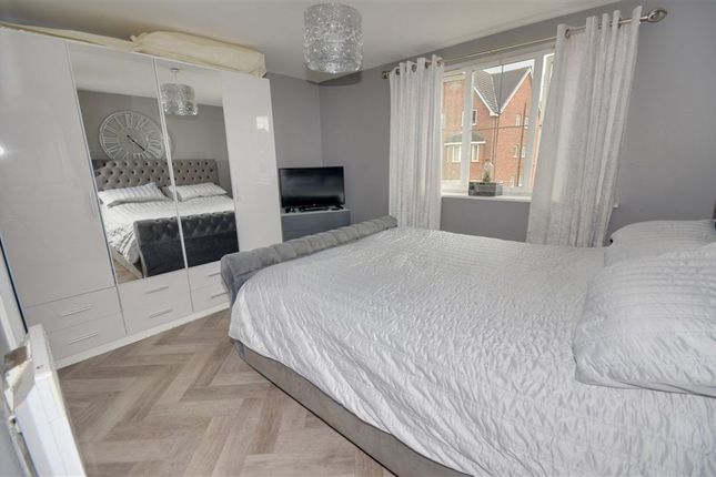 Flat to rent in Gascoigne House, Cromwell Mount, Pontefract