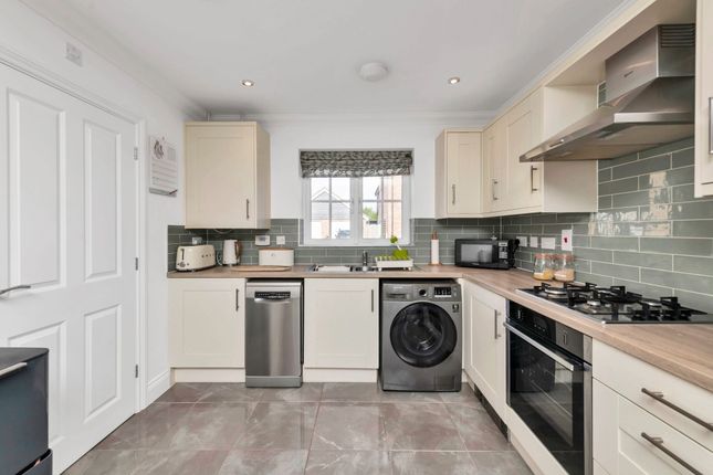 70 Clover Way, Royston photo 3
