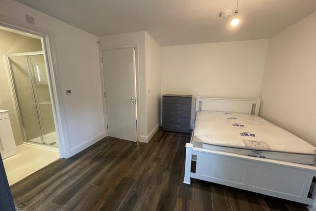 Flat to rent in 16 Nottingham Road, South Croydon, Surrey