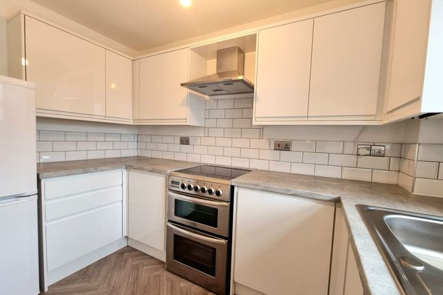 70 St. Michaels Way, Bridgend photo 3