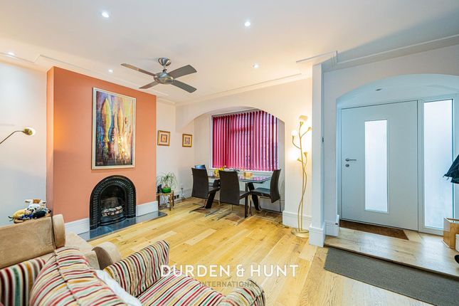 52 Westminster Gardens, Barking photo 4