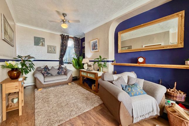 59, Dock View Road, Barry photo 3