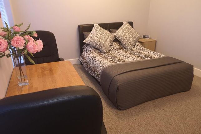 Room 4, 20 Maple Road, Poole photo 4