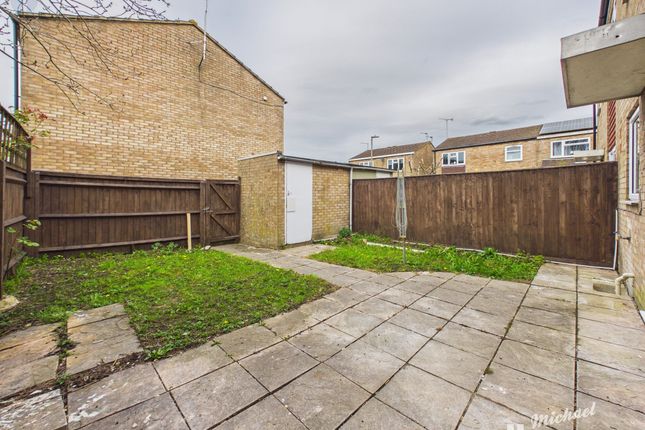 2 Lembrook Walk, Aylesbury photo 4