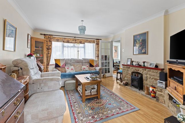 24 Fulmar Drive, East Grinstead photo 4