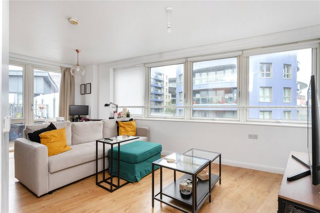 Thumbnail Flat to rent in Queensland Road, London