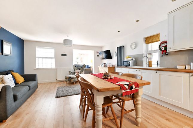 72, Swordsmans Road, Camberley photo 4