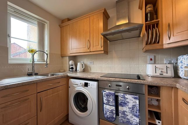 15, Garden Close, Rotherham photo 3