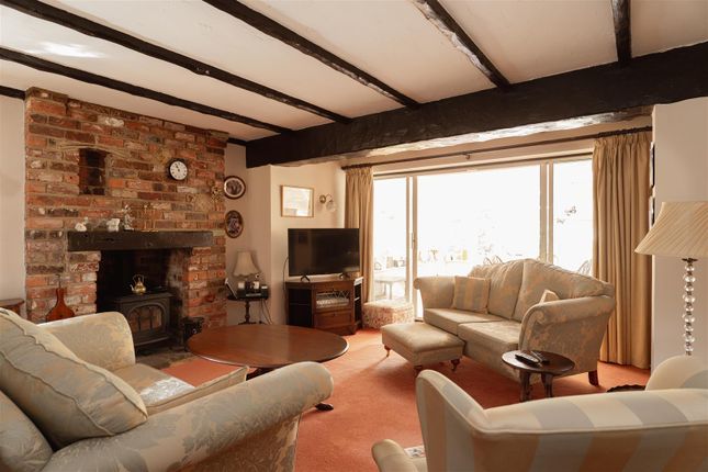 28, Clerks Croft, Bletchingley photo 2