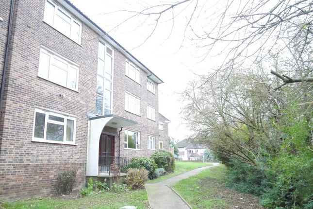 Flat to rent in Baring Court, Park Road, Barnet