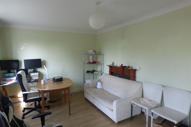 26, William Rushbrooke House, Eveline Lowe Estate, London photo 2