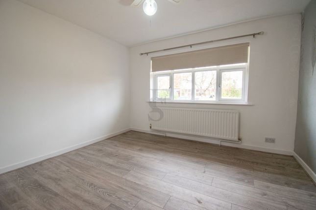 166 Gloucester Crescent, Wigston photo 4