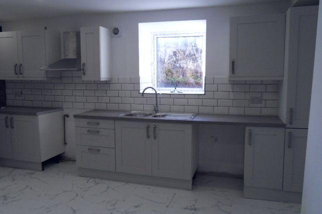 9, Gelderd Road, Batley photo 2