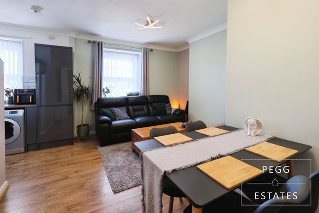 Flat 2, 6 Beenland Place, Torquay photo 2