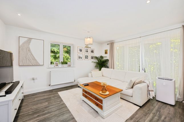 7, Woodpecker Gardens, Tadworth photo 4