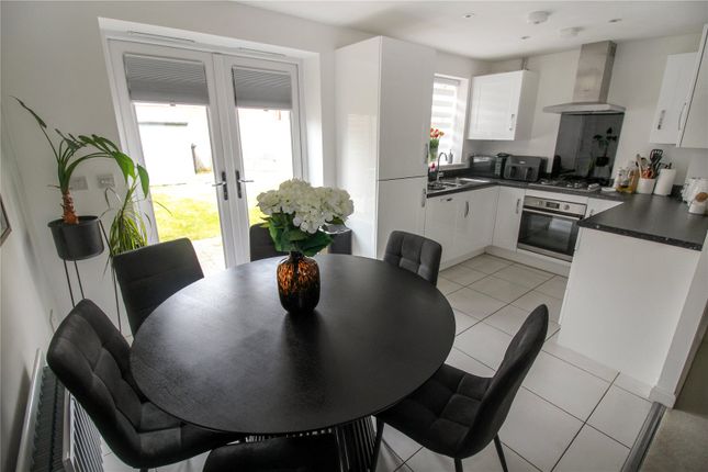 38, Mackay Crescent, Swindon photo 4
