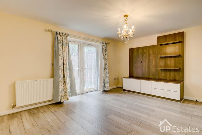 17, Homestead, Coventry photo 2