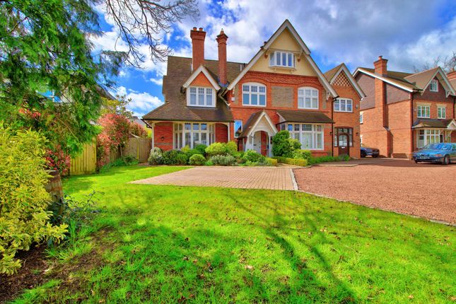 Thumbnail Town house for sale in Easthampstead Road, Wokingham