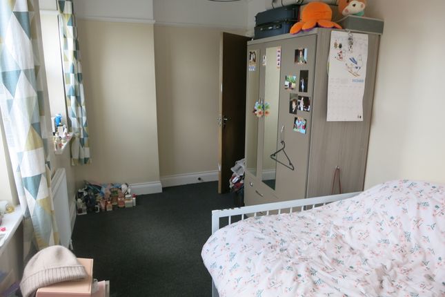 Flat 8, 56, Hook Road, Surbiton photo 5