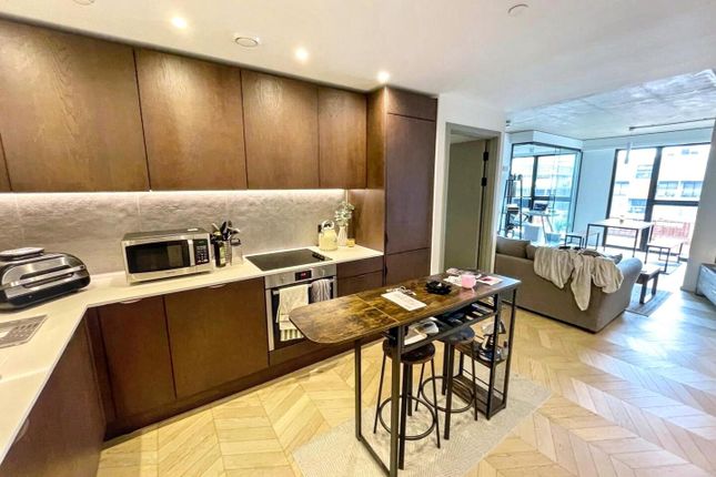 2-bed flat on Apartment 503 St George's Gardens, 1F Spinners Way, Manchester, £280,000