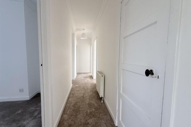 22, Stark Avenue, Duntocher photo 3