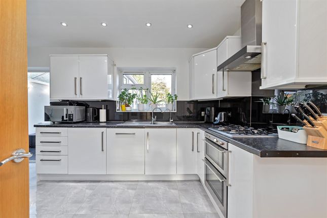 10, Birchwood Way, St. Albans photo 3